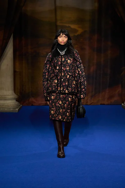 Look 7